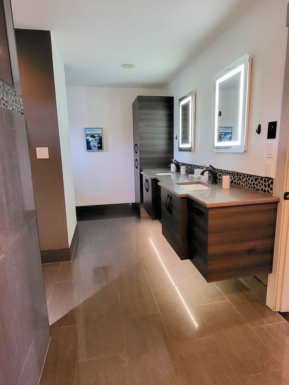Master suite bathroom