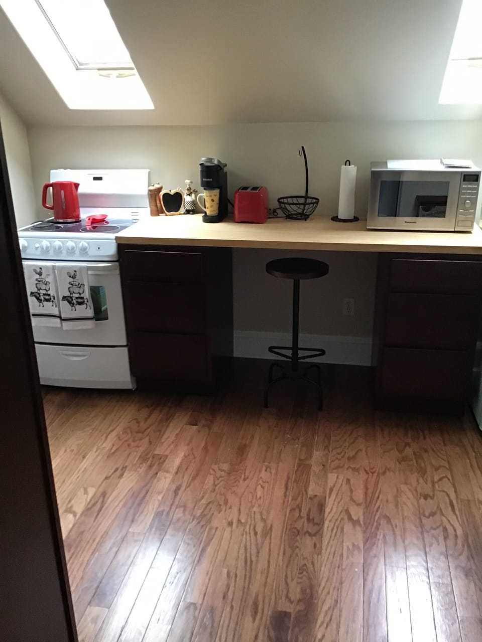 Kitchen, counter seating