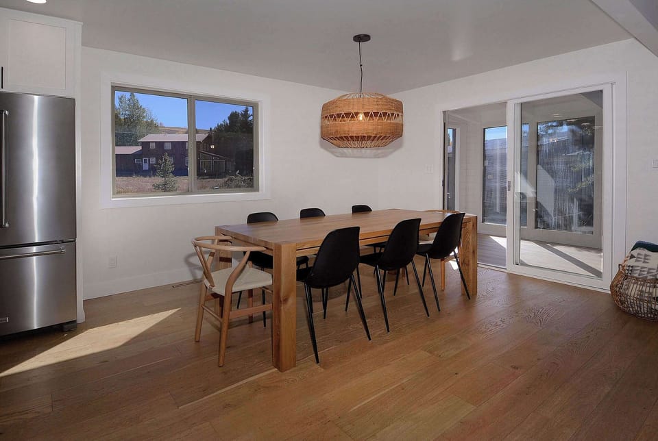 Dining area, seating for 8