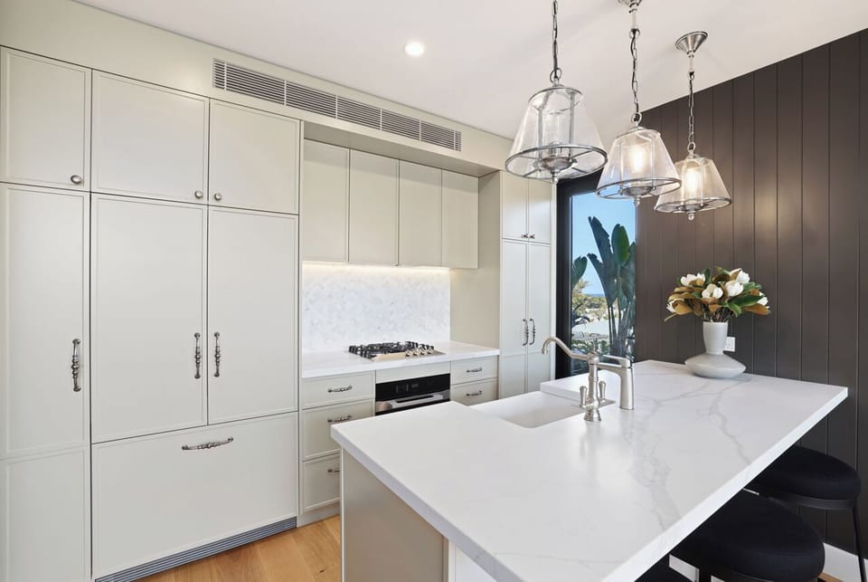 Large kitchen with eat in bench