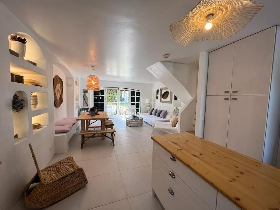 Kitchen Counter to Living Room