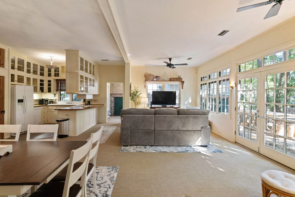 Palmetto Cottage - Open Family Room and Dining
