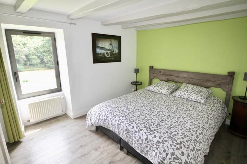 chambre cosy, vue sur l'étang Gîte la Hunaudaye