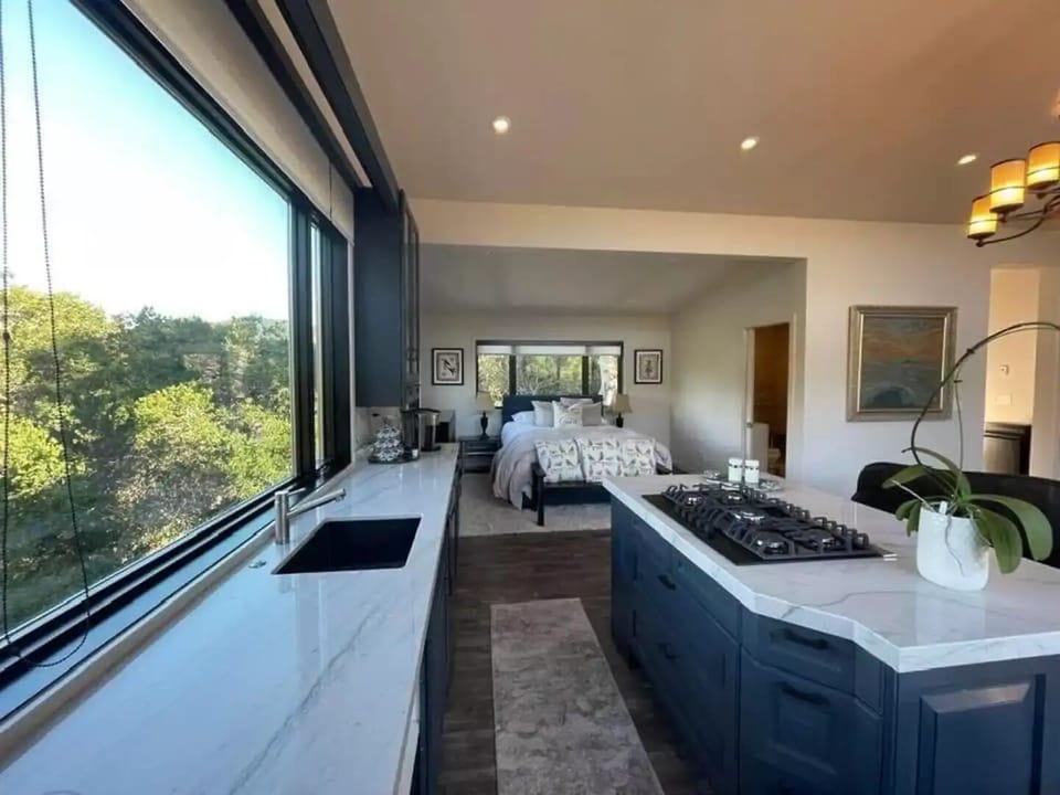 Queen size bed with luxurious bedding and beautiful views.