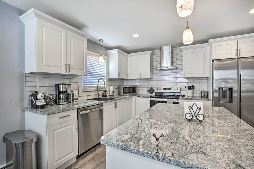 Kitchen | Equipped w/ Cooking Essentials