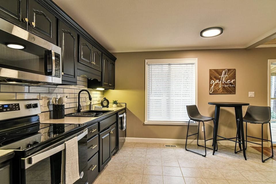 Full kitchen and kitchenette