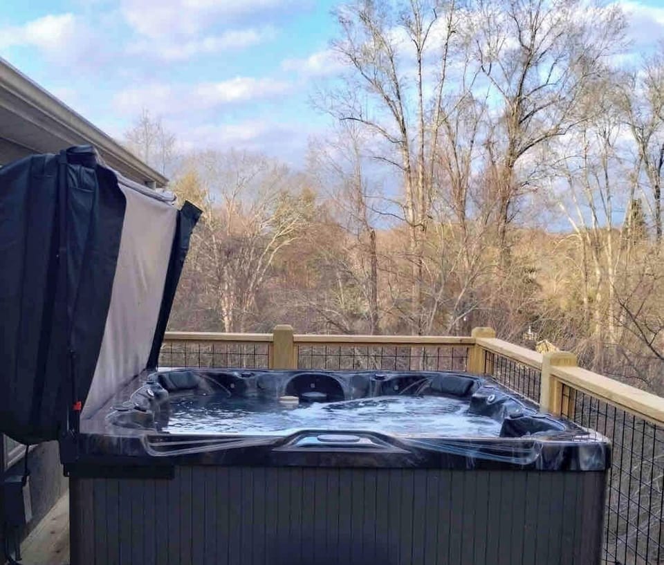 Hot tub seats 8 comfortably