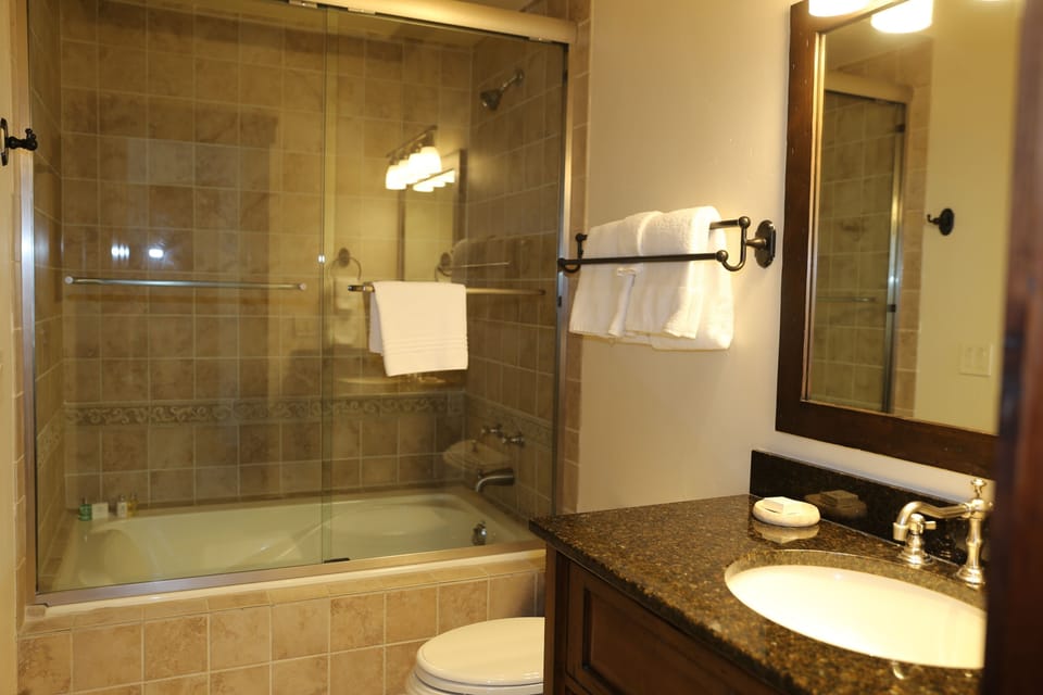 Room, Indoors, Bathroom, Bathtub, Tub