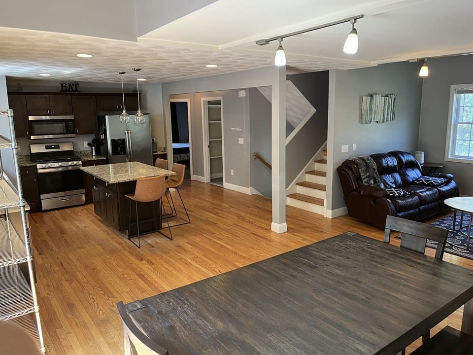 Dining area, kitchen