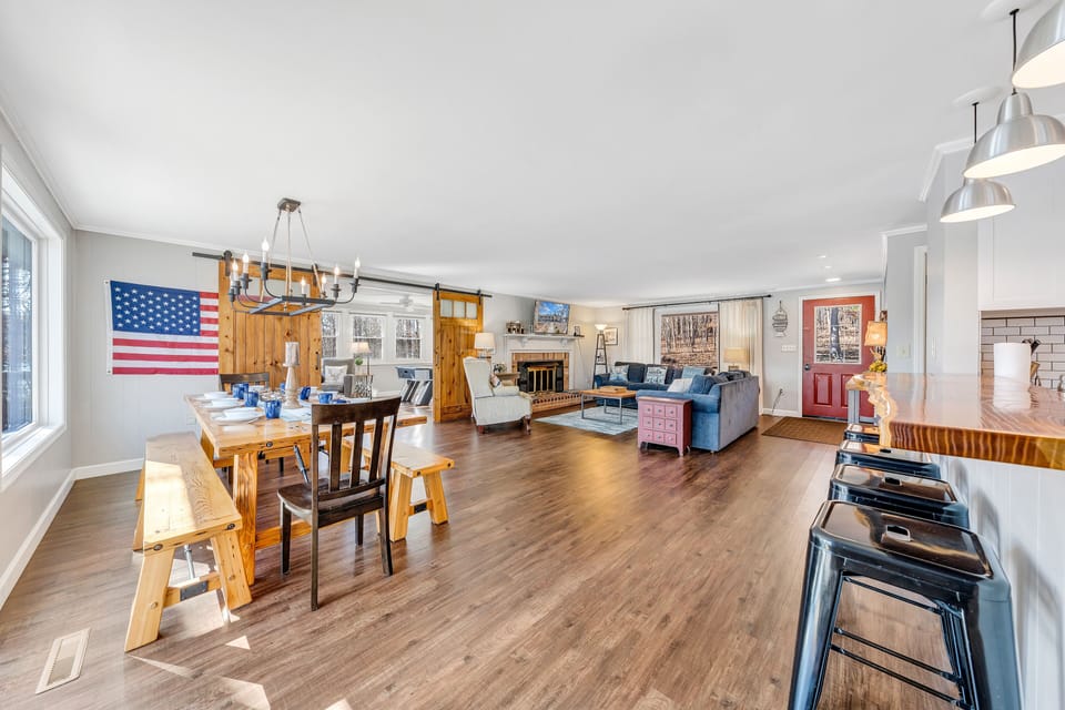 Perfect for a family vacation.  Lots of room on two full floors.  Main Floor Living and Dining overlooks the water.