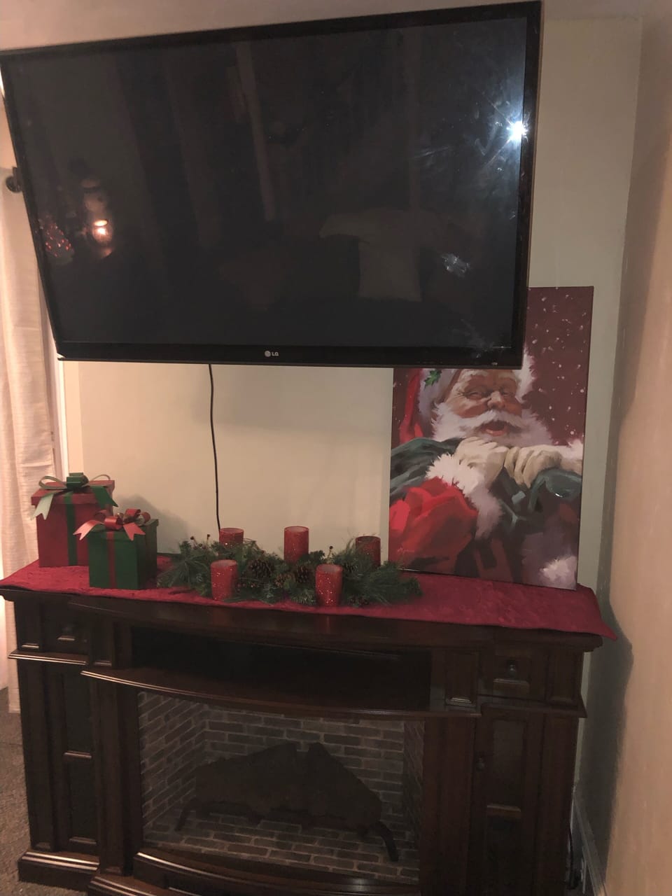 Living room TV & Fireplace