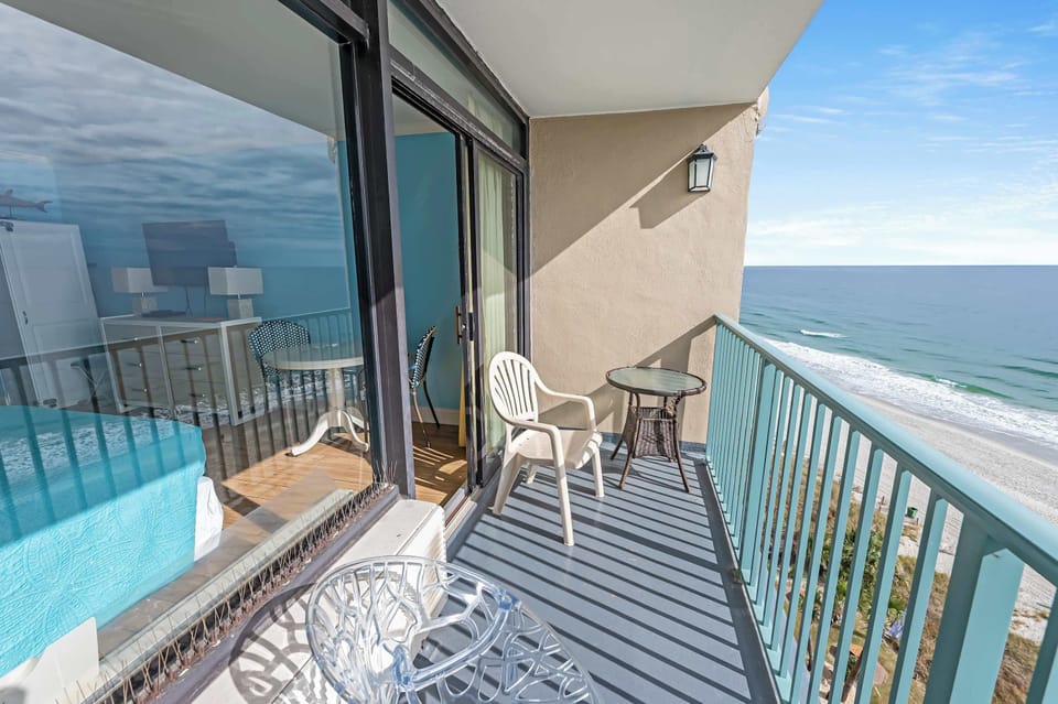 Breathtaking Views from Balcony!

