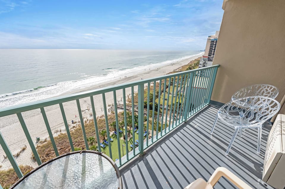 Breathtaking Views from Balcony!
