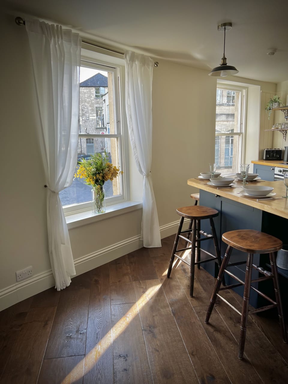 Breakfast bar with views of the town
