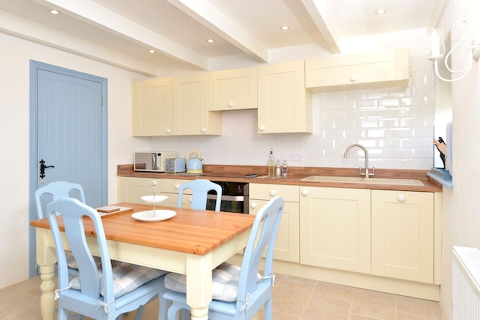 Cottage Annexe Dining Area