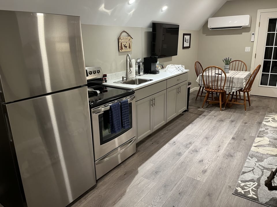 Full kitchen.