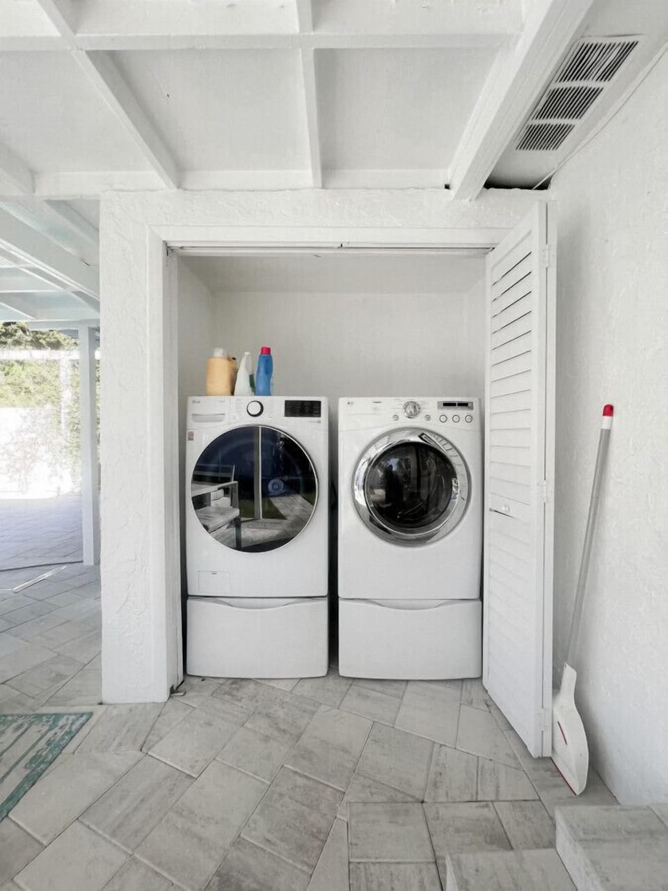 High End Laundry Appliances for Ultimate Convenience in Short Term & Long Term Stays!