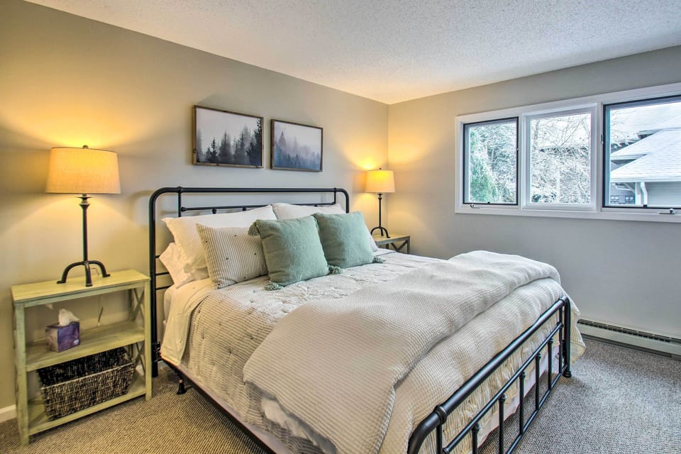 Bedroom 1 | King Bed | Linens Provided | En-Suite Bathroom