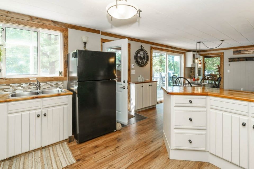 Lots of natural light all day long!