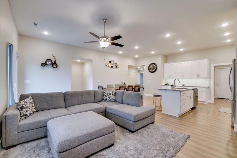 Living Room | Free WiFi | Smart TV