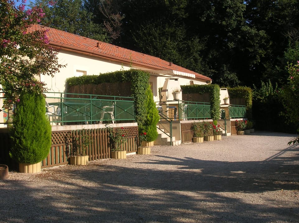 Gites La Garrigue in a peaceful setting near Sarlat House in Occitanie