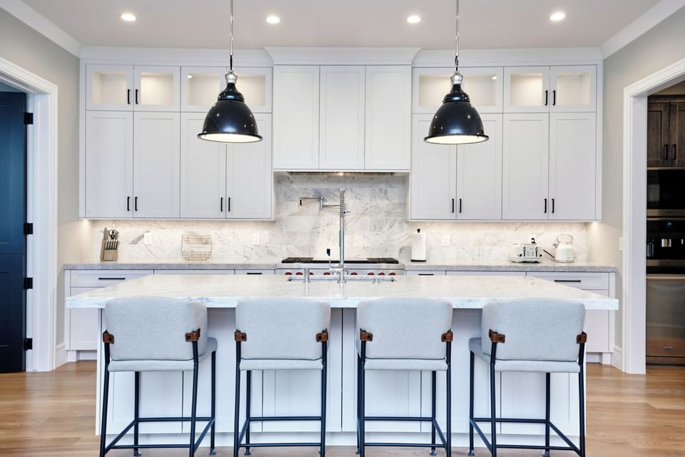 Kitchen Island great for breakfast bar and entertaining