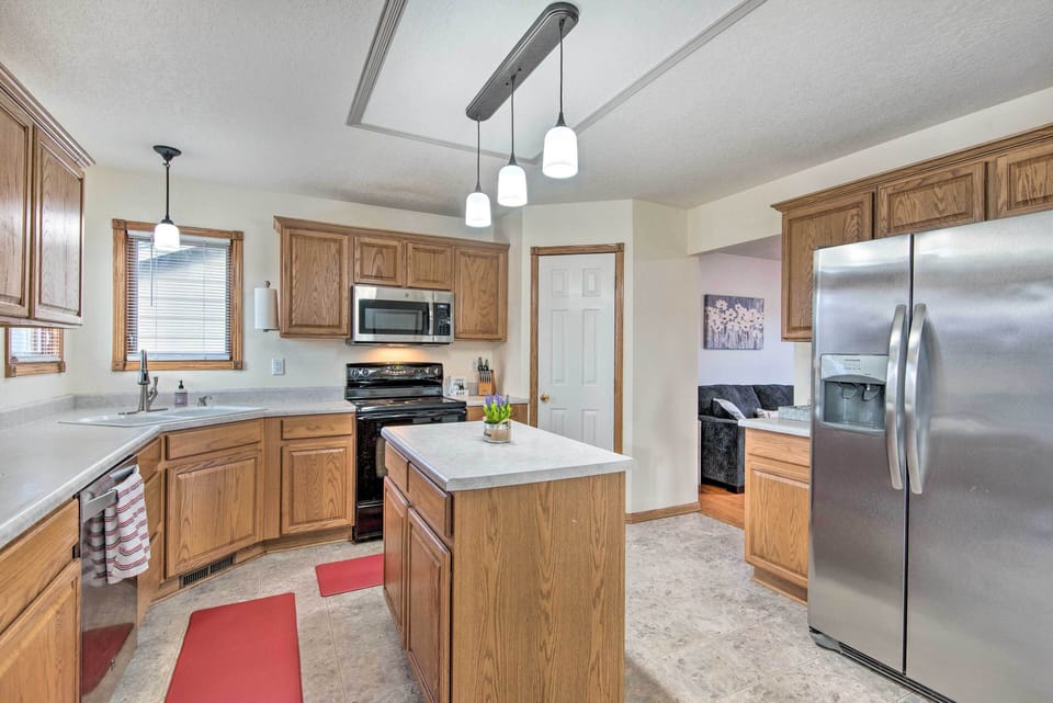 Fully Equipped Kitchen | Cooking Basics | Blender | Toaster | Ice Maker