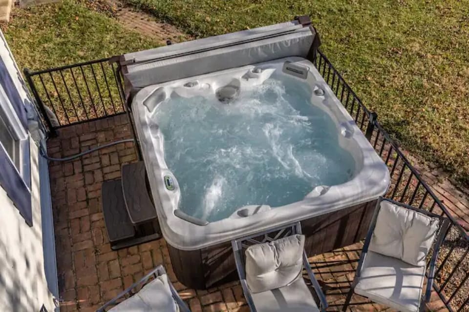 Unwind in the luxury 7-person hot tub.
