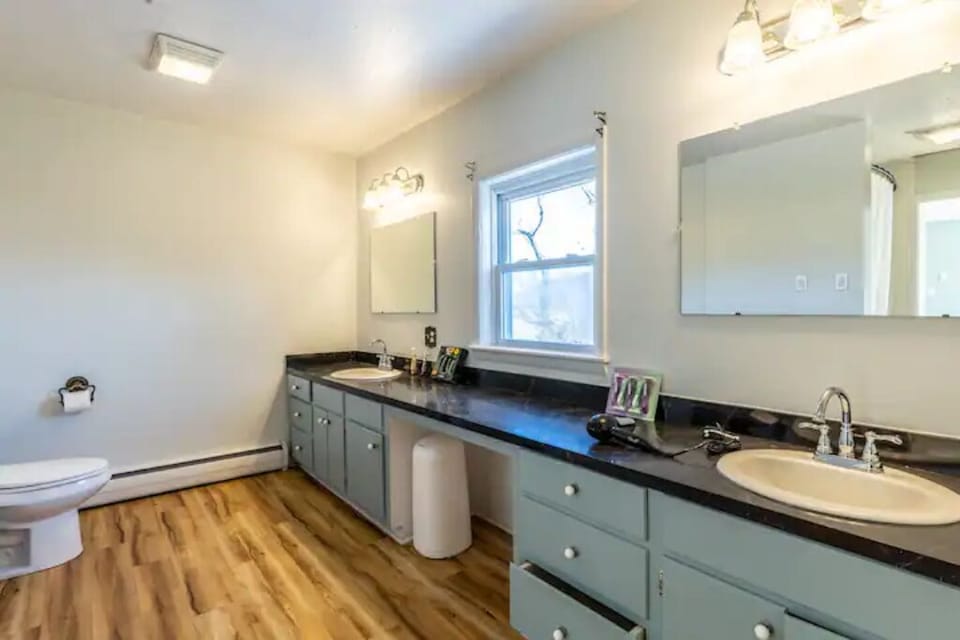 Double vanity ensures there are no bathroom queues in the morning.