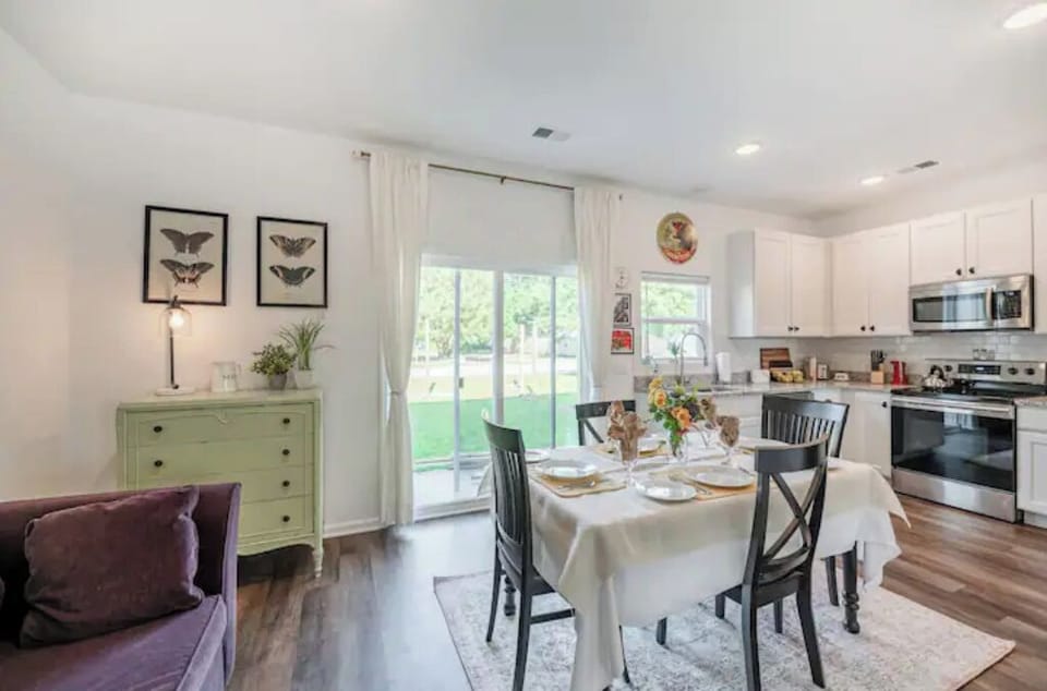 Lovely eat in kitchen , fully , fully equipped