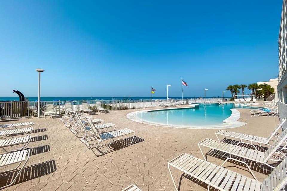 Zero entry outdoor pool