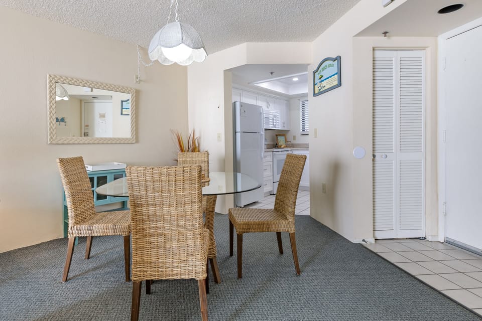 Dining area with seating for 4.