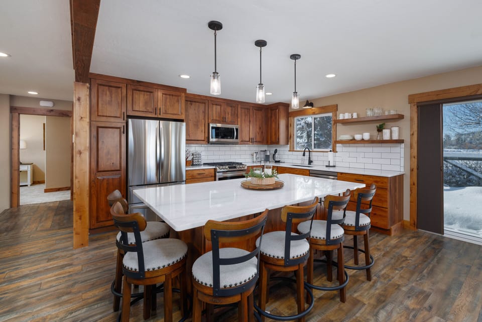 Plenty of seating in the kitchen.