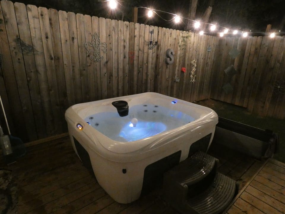 Indoor spa tub