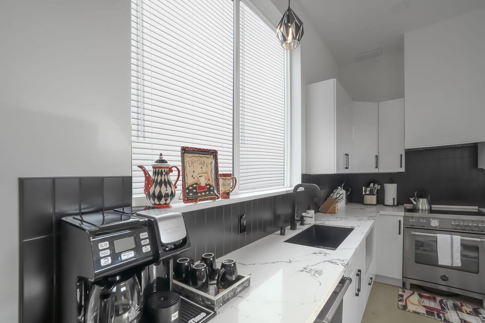 Gorgeous kitchen well stocked for a comfortable stay!