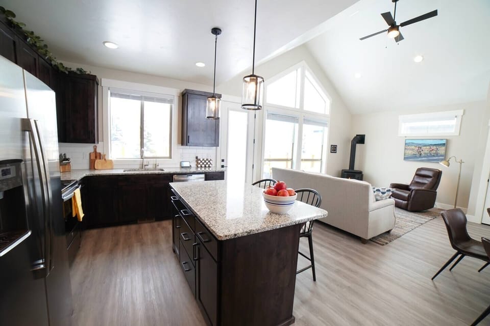 With a group-friendly open layout, this home provides the ideal space to unwind and recharge during your time in Teton Valley.