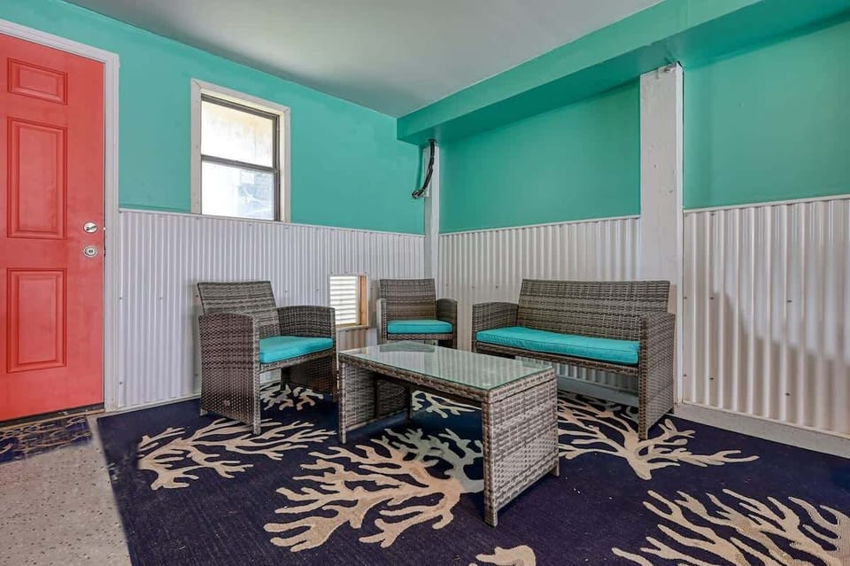 Ground Level Seating Vignette
