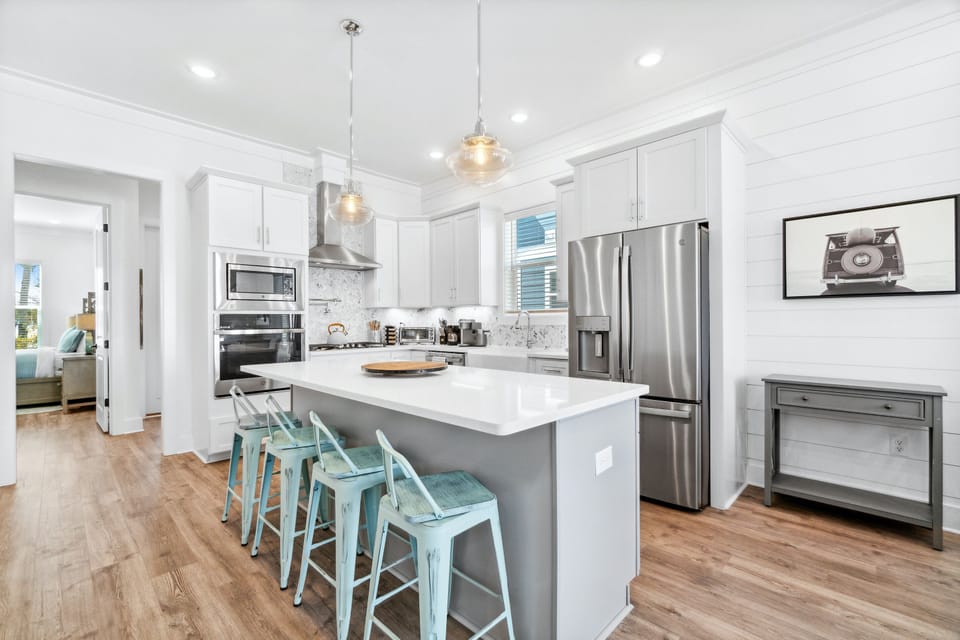 Kitchen with Breakfast Bar