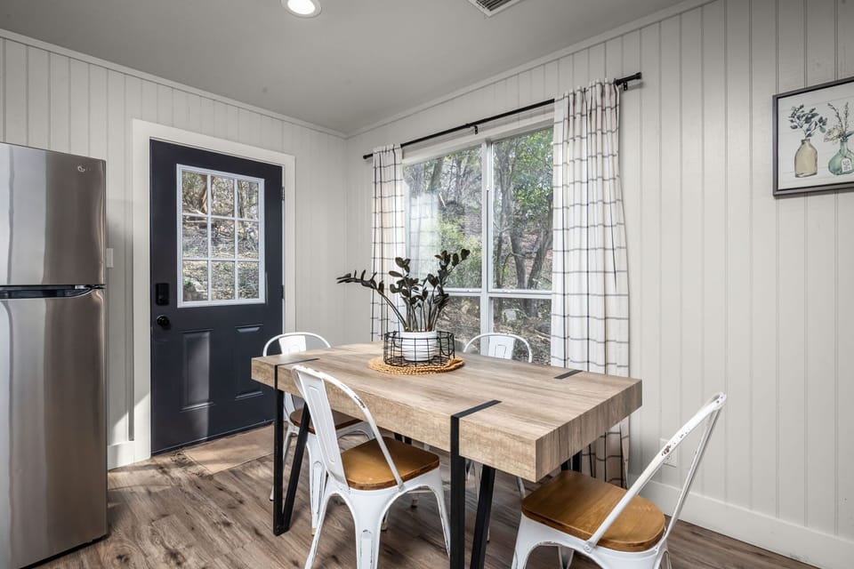 [B's Bunkhouse] Dining made easy in a cozy setting.