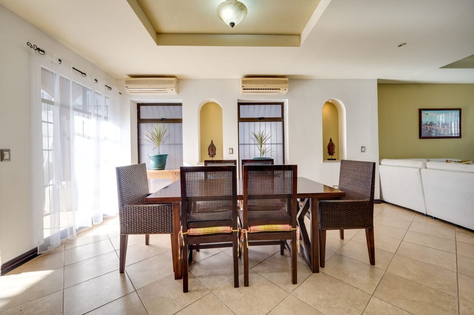 Dining space for a group of 6