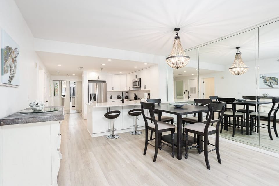 EI-805 - Dining Room/Kitchen