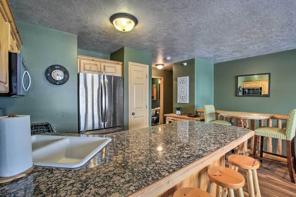 Kitchen | Breakfast Bar w/ Additional Seating | Cooking Basics