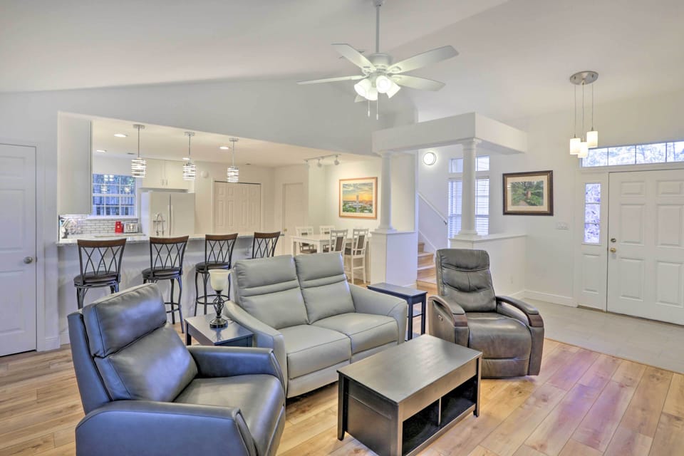 Living Room | Flat-Screen Cable TV