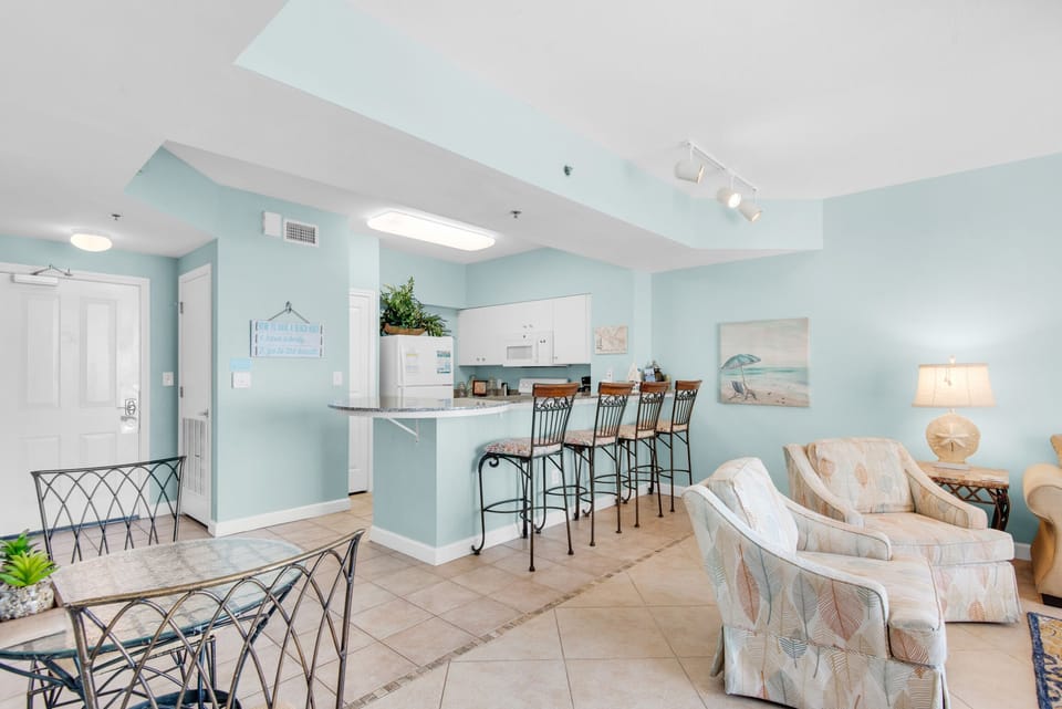 Dining and eat-in bar seating