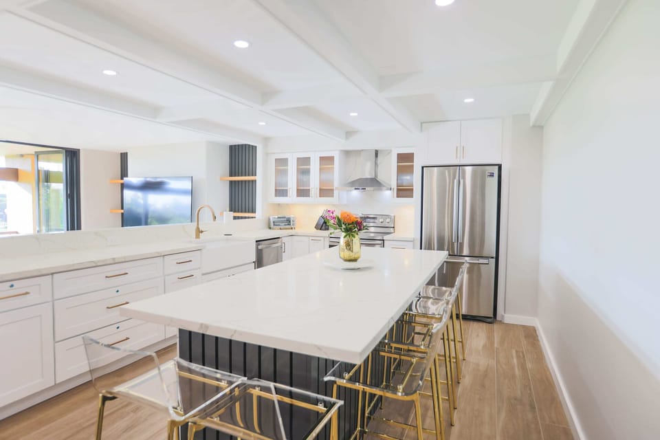 Oversized Island with Seating for 6