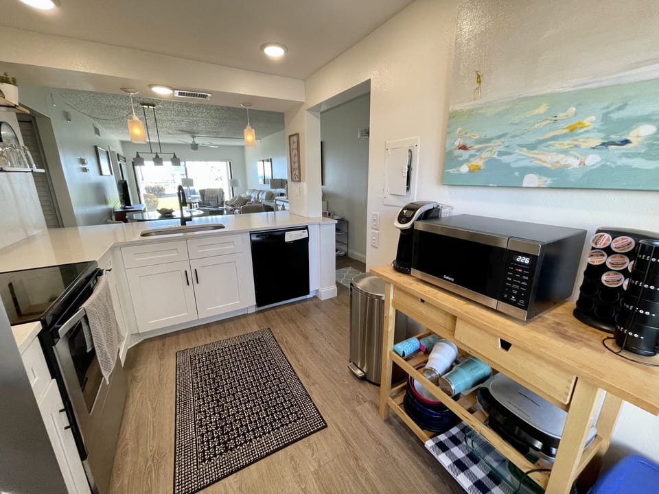 Kitchen to dining area, everything you'll need. 