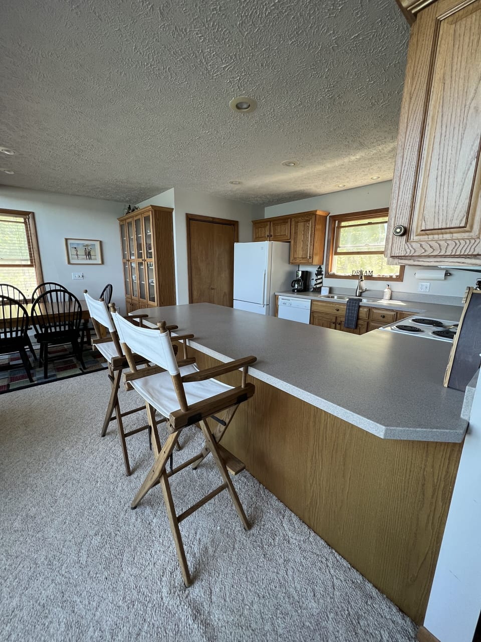 Eat at countertop space 