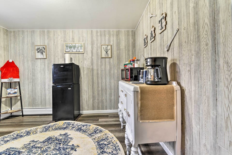 Kitchenette | Hot Plate | Toaster | Crockpot