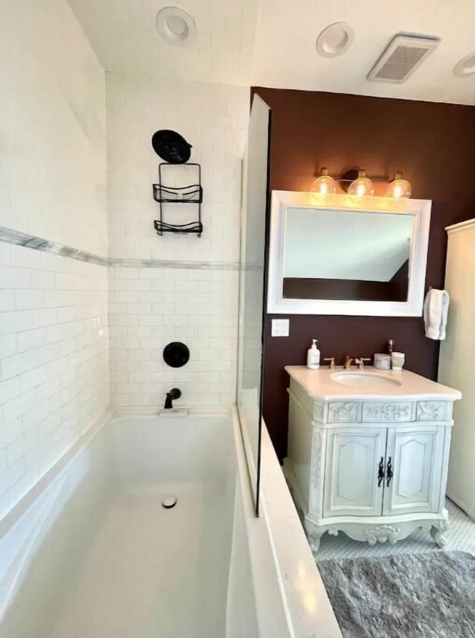 "That Cute BNB" 2-Bedroom home in prime location! House in Stillwater