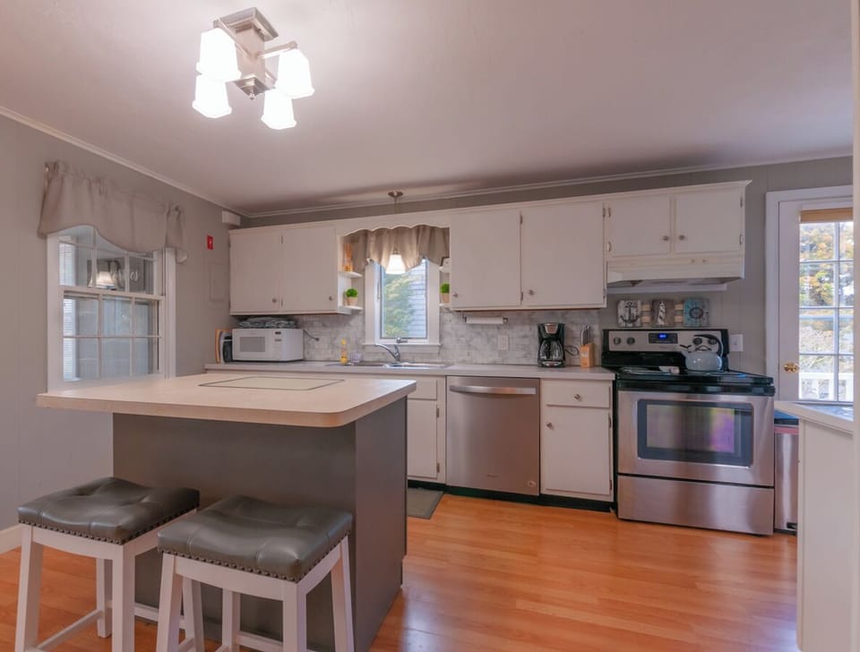 Kitchen- 29 North Shore Boulevard Extension - No Worries